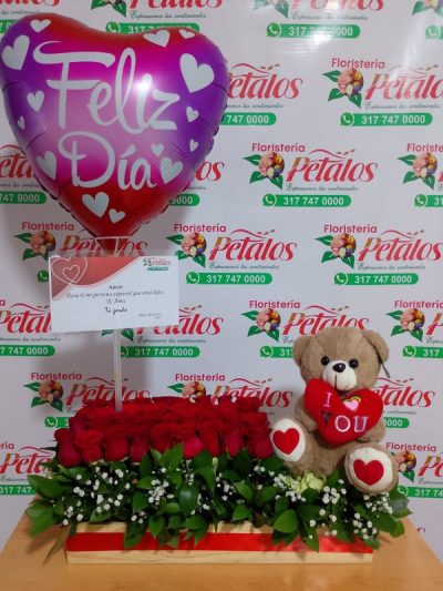 Genial arreglo de rosas rojas y peluche