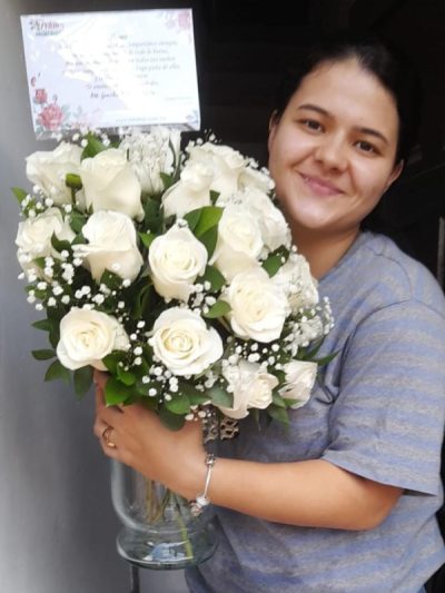 hermosas rosas blancas